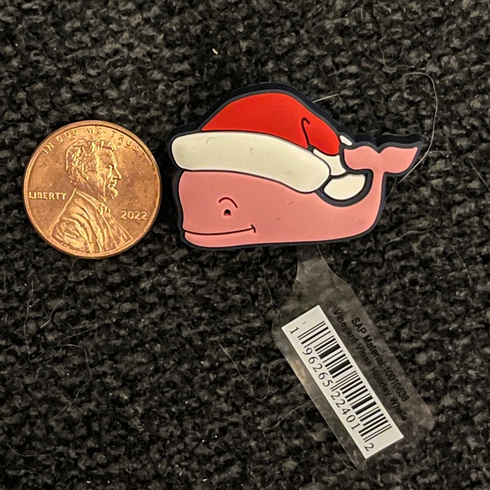 Crocs Jibbitz Vineyard Vines Pink Christmas Whale